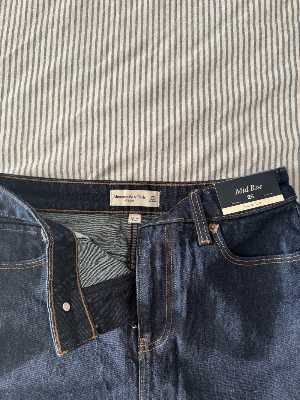 Abercrombie & Fitch Dark Denim Mid-Rise Denim Set - Picture 6 of 6
